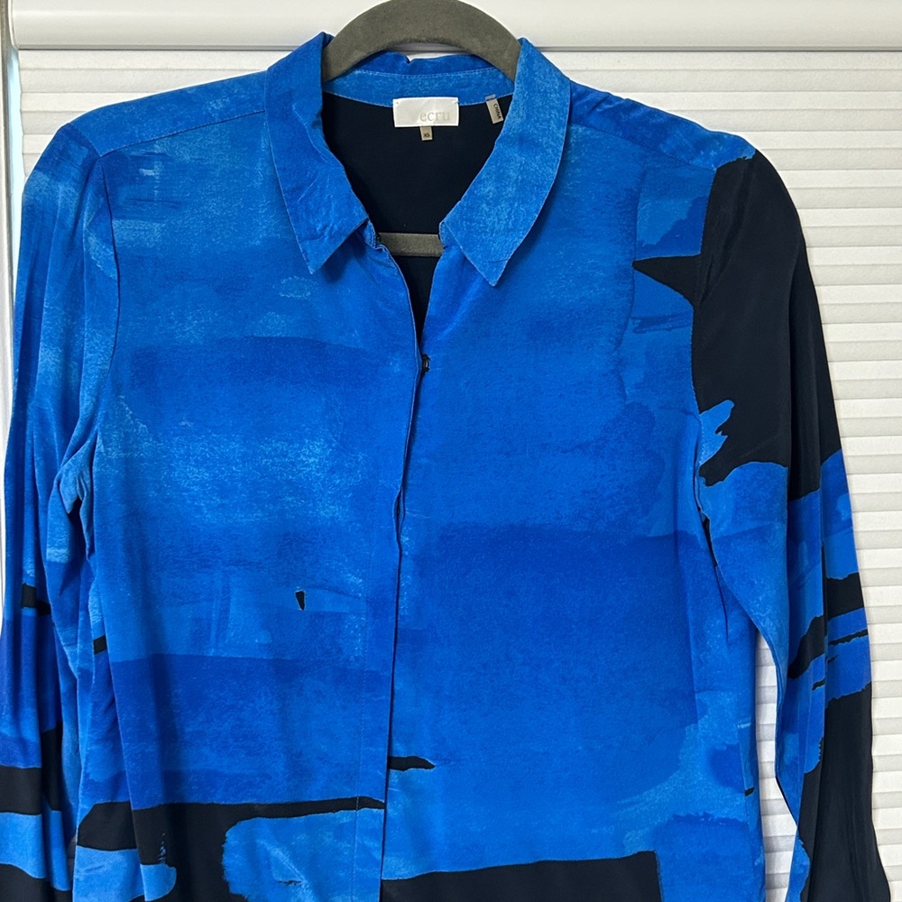 Women’s XS blue abstract print blouse ECRU 100% silk